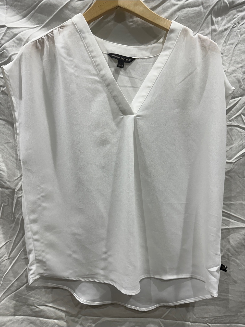 Banana Republic White V-Neck Blouse